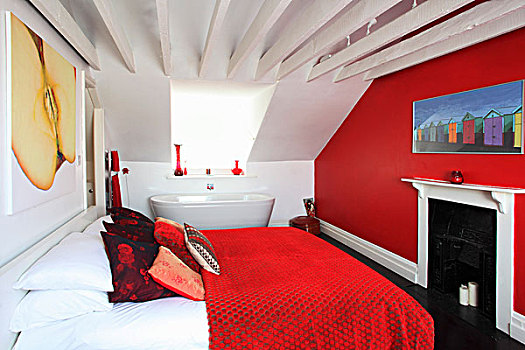 双人床,壁炉,浴缸,大,卧室,红色,白色,墙壁