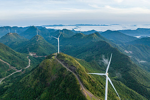 中国广西岑溪市天龙顶山地公园日出云海奇观