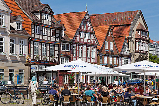 街边咖啡厅,正面,半木结构房屋,历史,中心,策勒,下萨克森,德国,欧洲