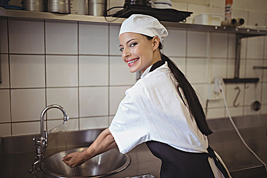 女性,厨师,洗手,商用厨房,餐馆