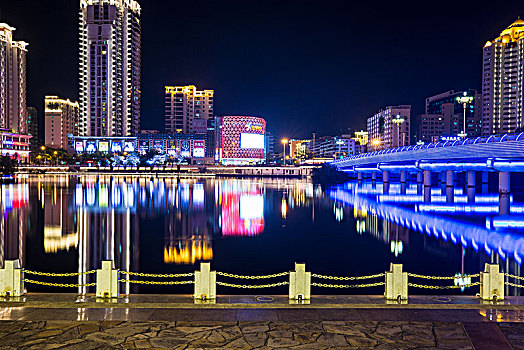 滨河城市夜景