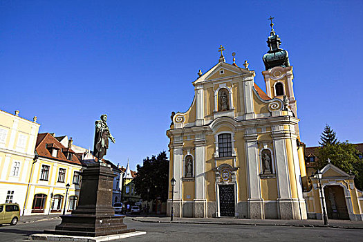 加尔慕罗教堂,匈牙利