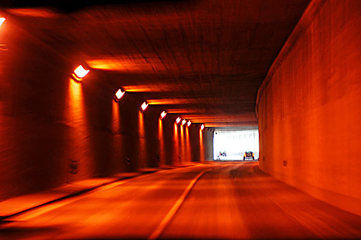 红色,隧道