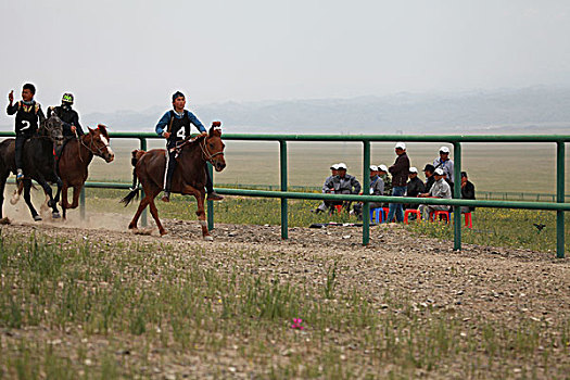 哈萨克族速度赛马