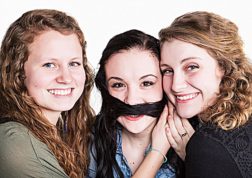三个女人,年轻,滑稽,姿势,长发,胡须,艾伯塔省,加拿大