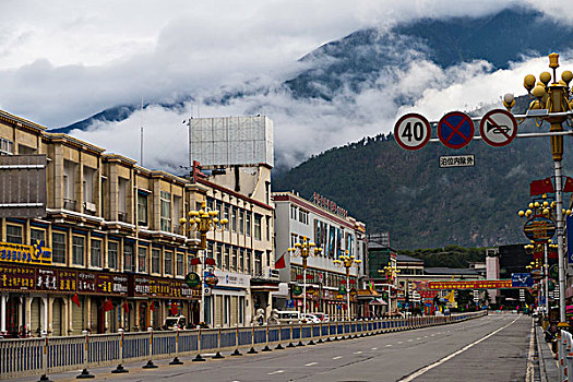 林芝八一镇街景