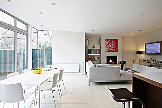 现代,餐桌,白色,椅子,正面,窗户,客厅