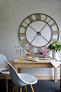 木桌子,白色,壳,椅子,大,挂钟,厨房