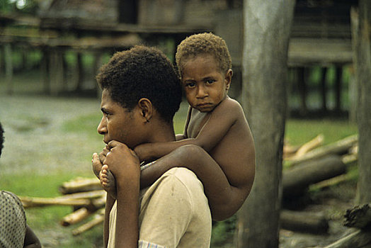 巴布亚新几内亚,河,男青年,男孩,肩上
