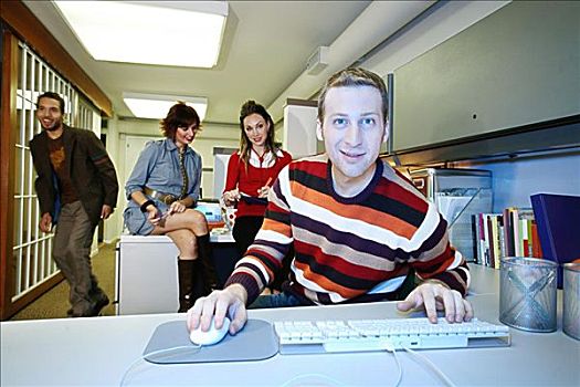 商务人士,电脑,两个,职业女性,后面