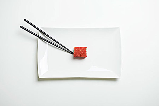 寿司卷,卷,红色,飞鱼,鱼子,旁侧,筷子,寿司,盘子,俯视