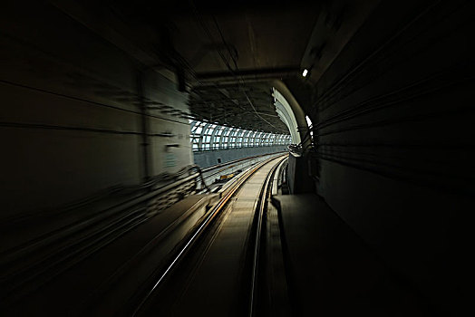 隧道出口
