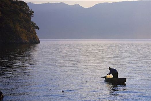 捕鱼者,黎明,阿蒂特兰湖,危地马拉