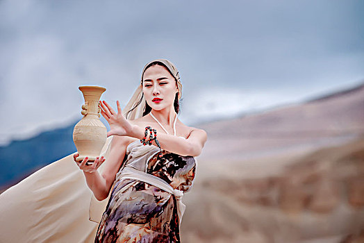 新疆,山,女人,土陶,姿式,动作