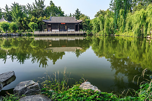 山东省临沂市王羲之故居内的园林景观