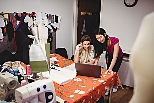 女性,时装设计师,工作,笔记本电脑,工作室