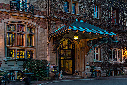 法国蒙维拉尔杰城堡酒店
