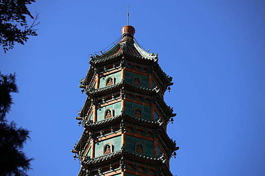 北京香山琉璃塔