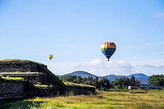 墨西哥-特奥蒂瓦坎的热气球