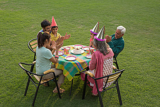 家庭,生日,孩子,4-5岁,聚会,帽子,户外