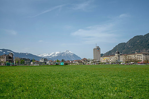 瑞士度假胜地因特拉肯风光美景－雪山草地,蓝天白云