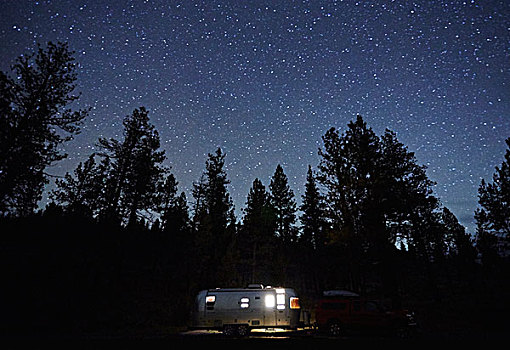 露营,拖车,剪影,树,夜晚,钻石湖,俄勒冈,美国