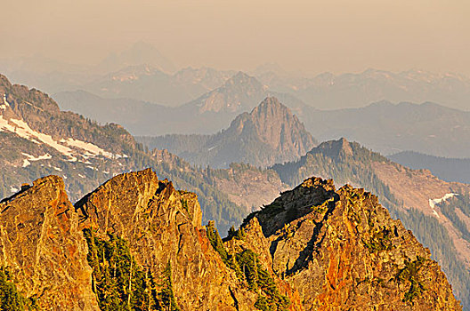 华盛顿,瀑布山,贝克山-斯诺夸尔米国家森林公园,山脊,高处,哥特式,盆地