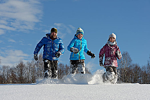 父亲,两个孩子,跑,大雪,坏,上巴伐利亚,巴伐利亚,德国,欧洲