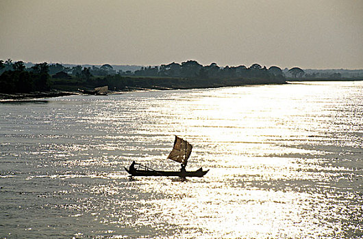剪影,两个人,坐,船,伊洛瓦底江,缅甸
