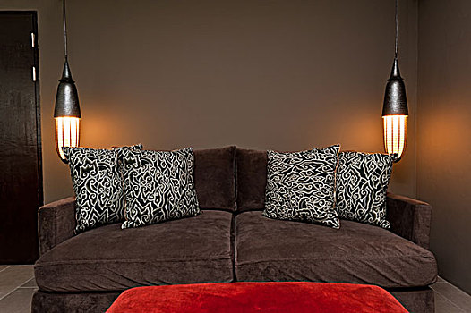 褐色,两个,坐,沙发,暗色,氛围