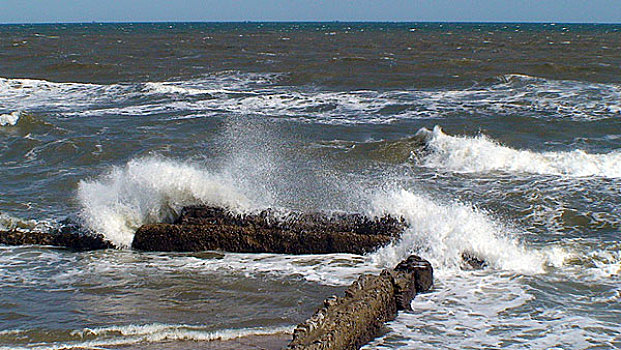 海风起浪