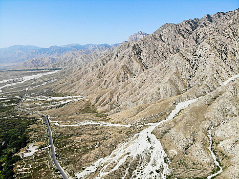 航拍宁夏银川贺兰山东麓贺兰山岩画遗址公园景区