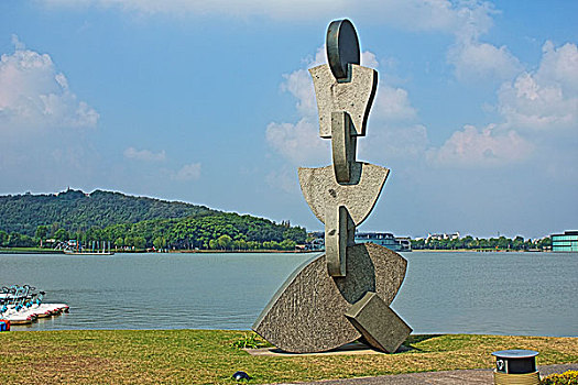 上海佘山月湖雕塑公园风光