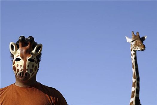 男人,戴着,面具,脸,长颈鹿,背景