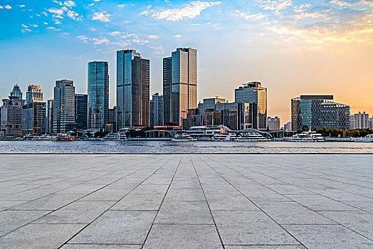 上海外灘建筑景觀和城市廣場瀝青路面