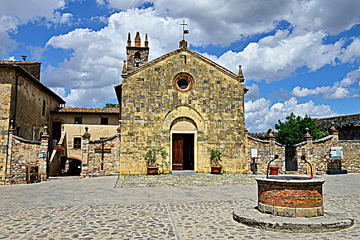 圣玛丽亚教堂,广场,罗马,蒙特利格奥尼,锡耶纳省,托斯卡纳,意大利,欧洲