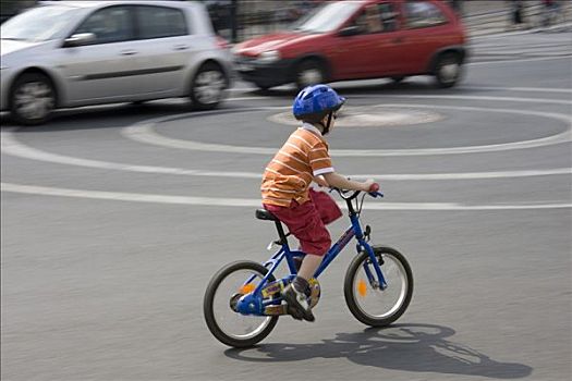 法国,卢瓦尔河地区,大西洋卢瓦尔省,南特,男孩,骑,自行车