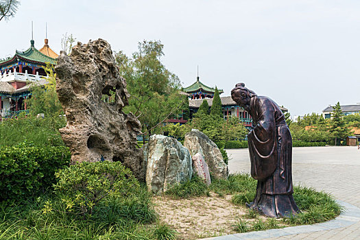 河南省开封市中国瀚园碑林风景区米芾拜石塑像
