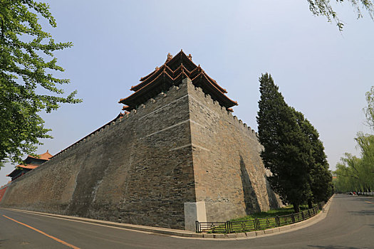 北京故宫高大雄伟的古城墙