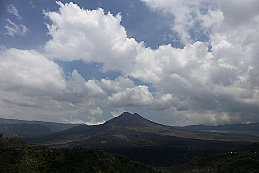 巴图尔火山