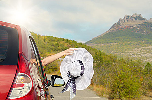 女人,遮阳帽,车窗,山,背景,旅行,假期,概念