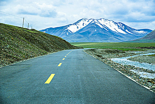 雪山草原公路