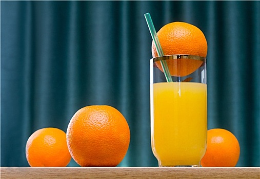 橙汁,玻璃杯,橘子,桌子