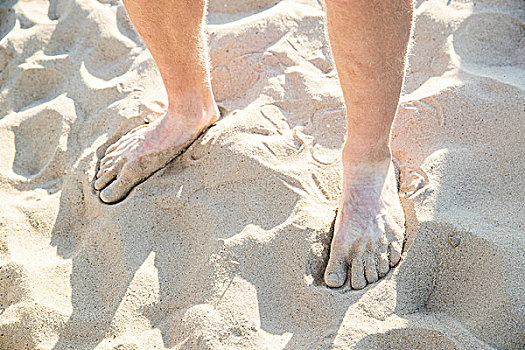 赤脚,踝部,男青年,站立,干燥,沙滩