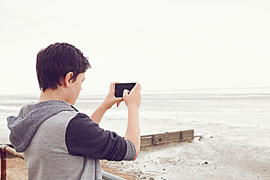 少男,摄影,海洋,智能手机,艾塞克斯,英国