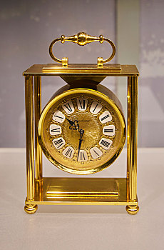 辽宁省大连博物馆馆藏文物,瑞士20世纪金属提环皮套钟