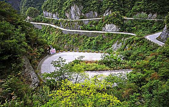 张家界盘山路