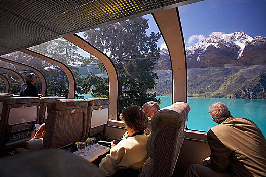 乘客,向窗外看,落基山脉,加拿大