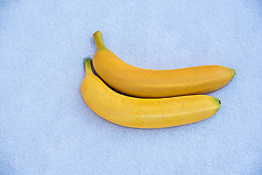 雪地中的香蕉