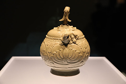 陕西历史博物馆国宝,青釉提梁倒注瓷壶